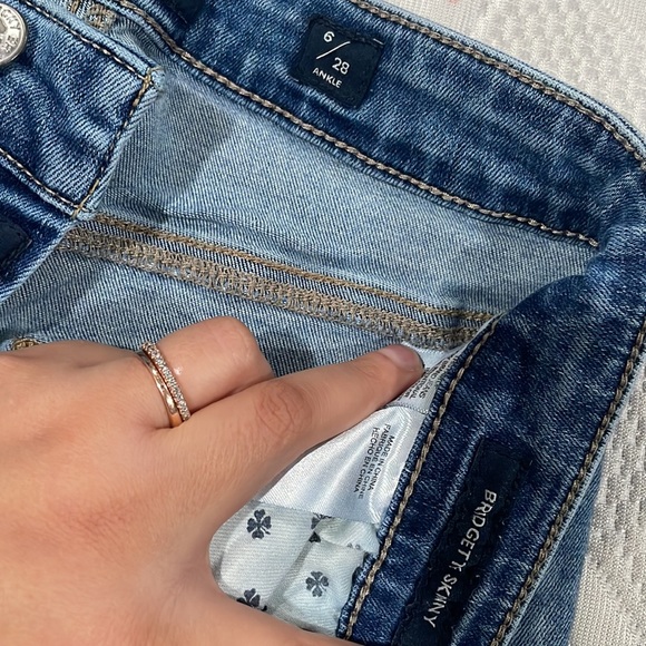 Lucky Brand size 6/28. Mid-High Rise Bridgette Skinny jean w/ fray hem. - Picture 4 of 4